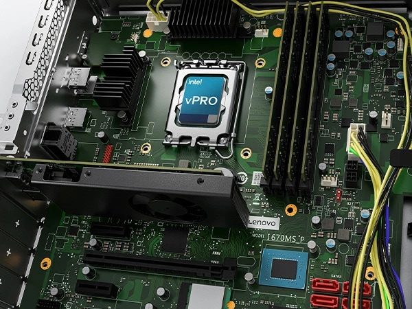 Lenovo ThinkCentre M90s Gen 4 Small Form Factor PC – Nahaufnahme der internen Komponenten