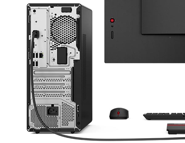 Lenovo ThinkCentre M70t Gen 4 (Intel) Desktop-Tower – Nahaufnahme von hinten mit kabelloser Maus und Teilansichten von Kabel, Monitor und kabelloser Tastatur, nicht im Lieferumfang enthalten